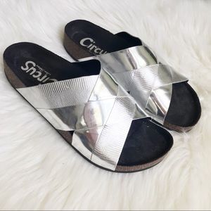 Circus SAM EDELMAN Allison silver slides sandals 8
